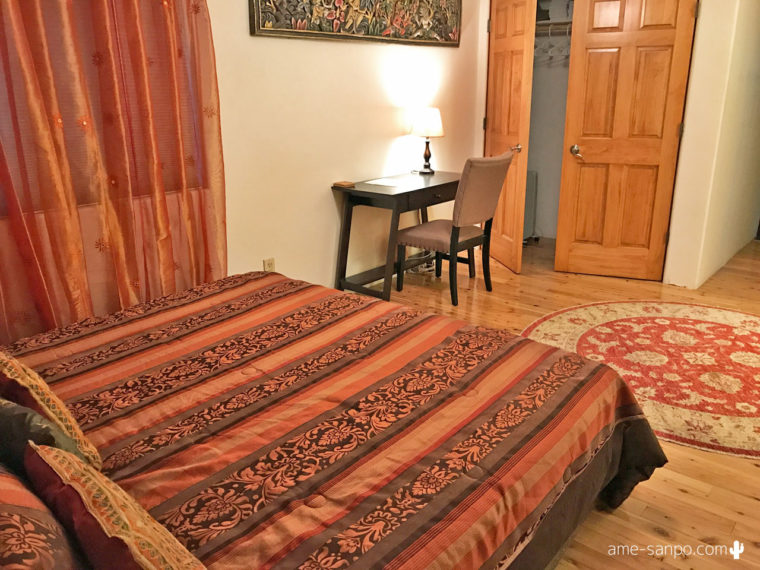 Airbnb キングサイズのベッド